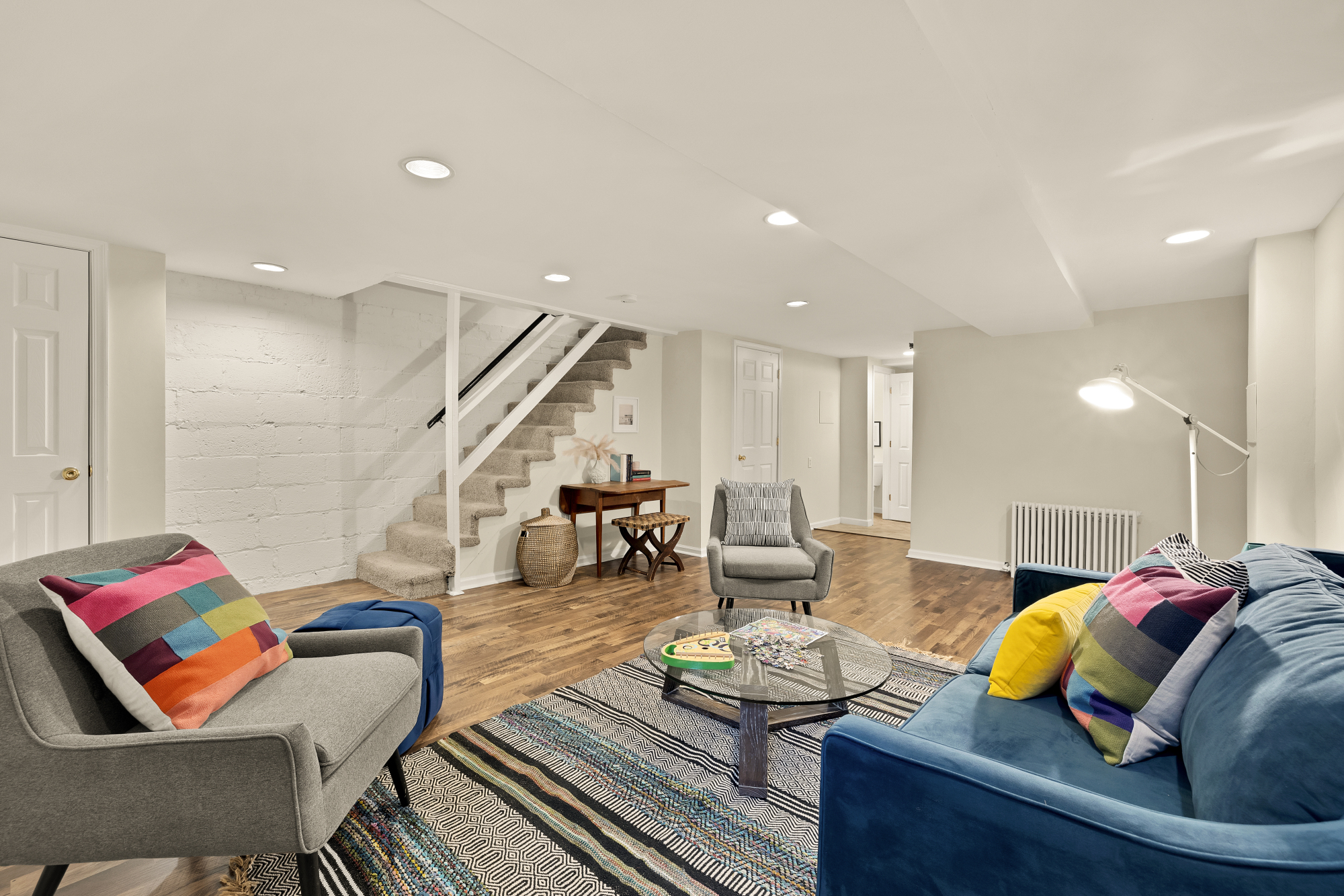 922 Perry PL NE  Family room
